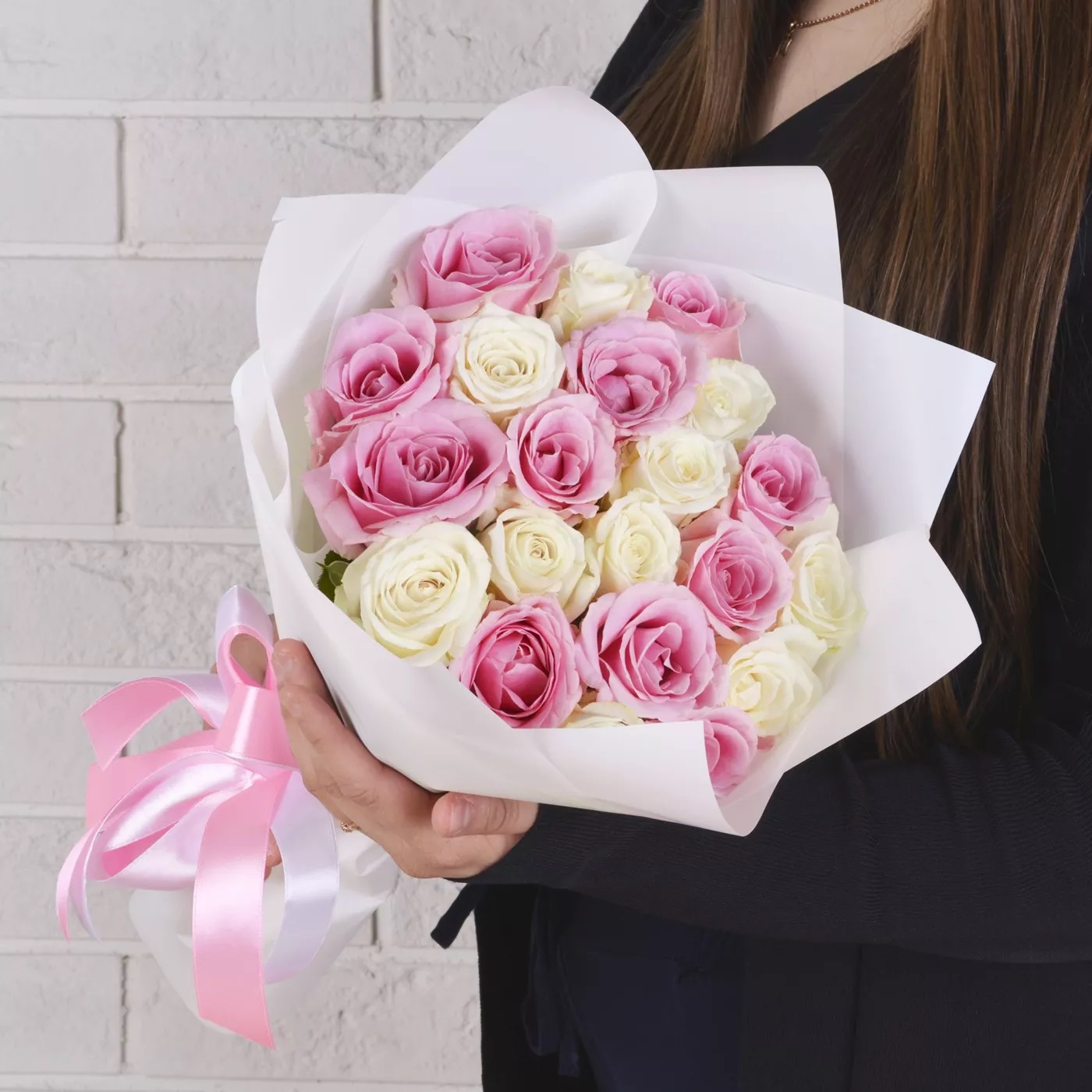 21 Adet Pembe ve Beyaz Gül Buketi