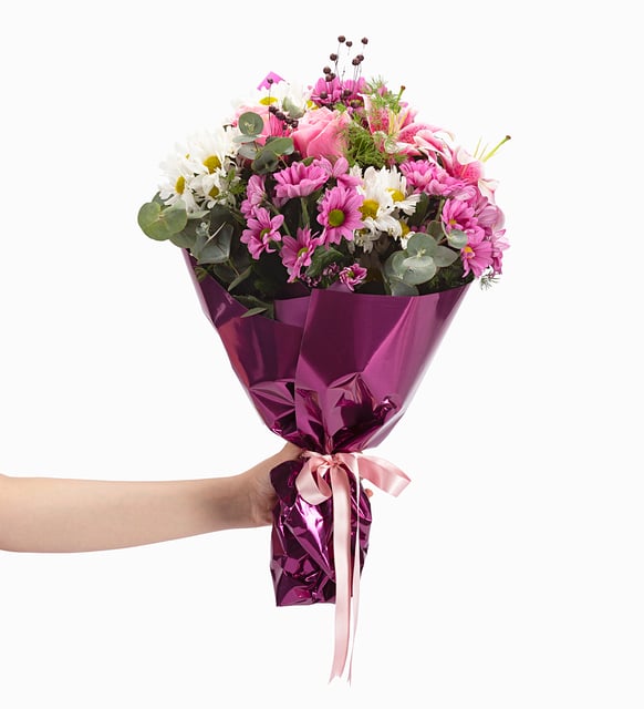 Mor Bukette Pembe Lilyumlar ve Papatyalar - 2